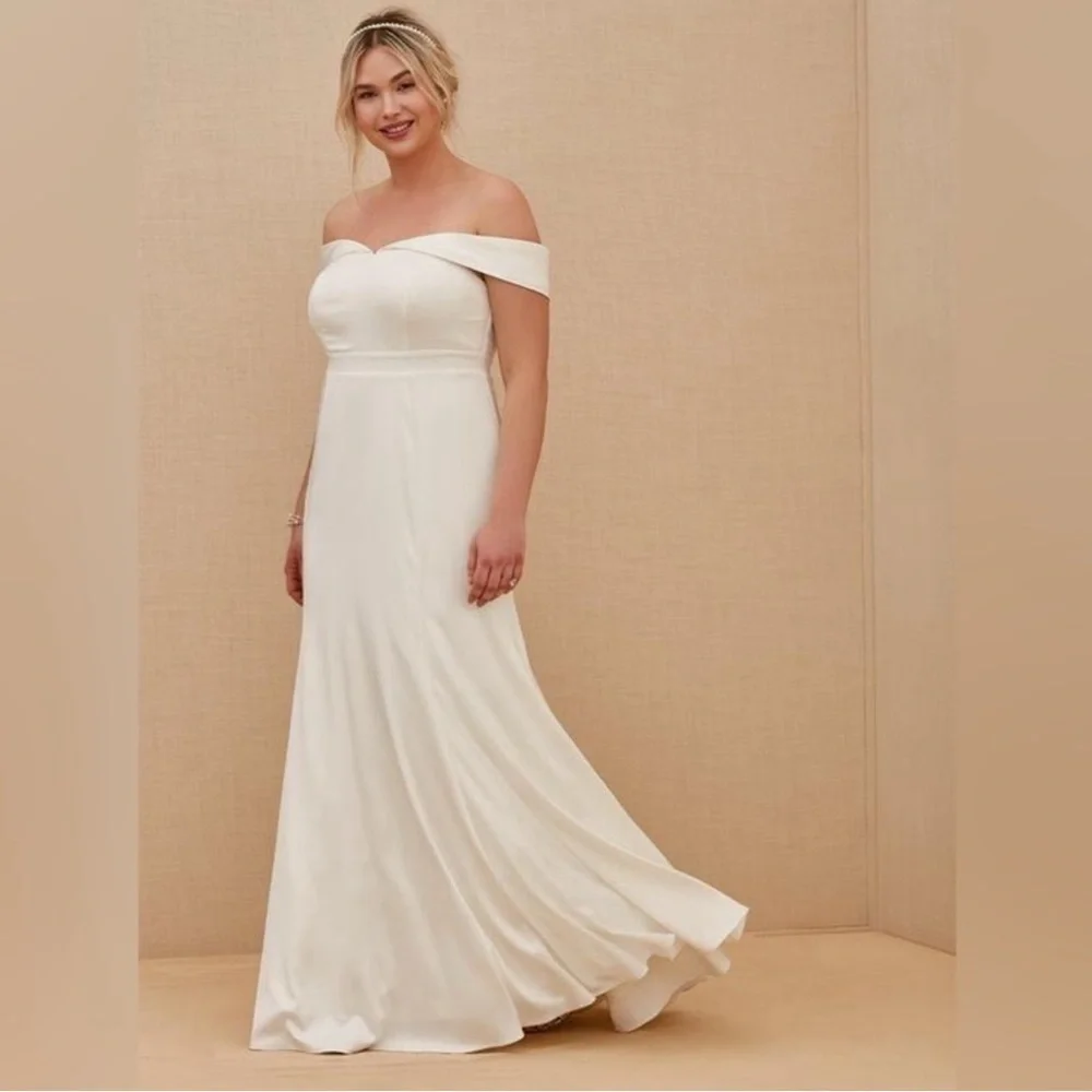Torrid Satin Mermaid Wedding Dress - NEW - Fits like a 16